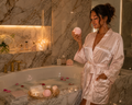 Fizz & Glow Bath Bomb – Juicy Couture & Amber Black